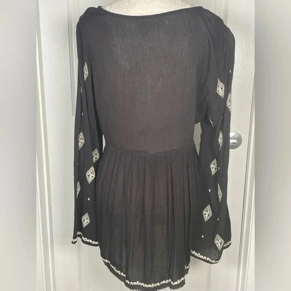 Maurices Diamond Embroidered Bell Sleeve Tunic - Picture 3 of 5